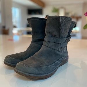 Chaco castle rock booties